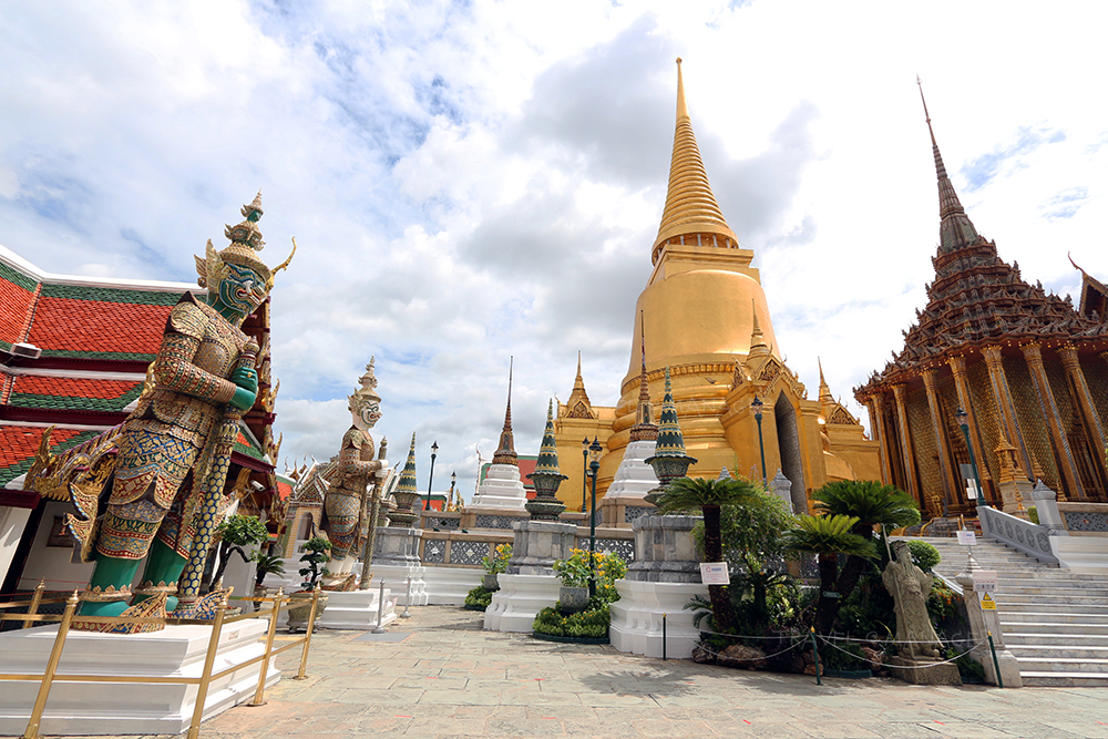 Bangkok: Royal temples and canal tour